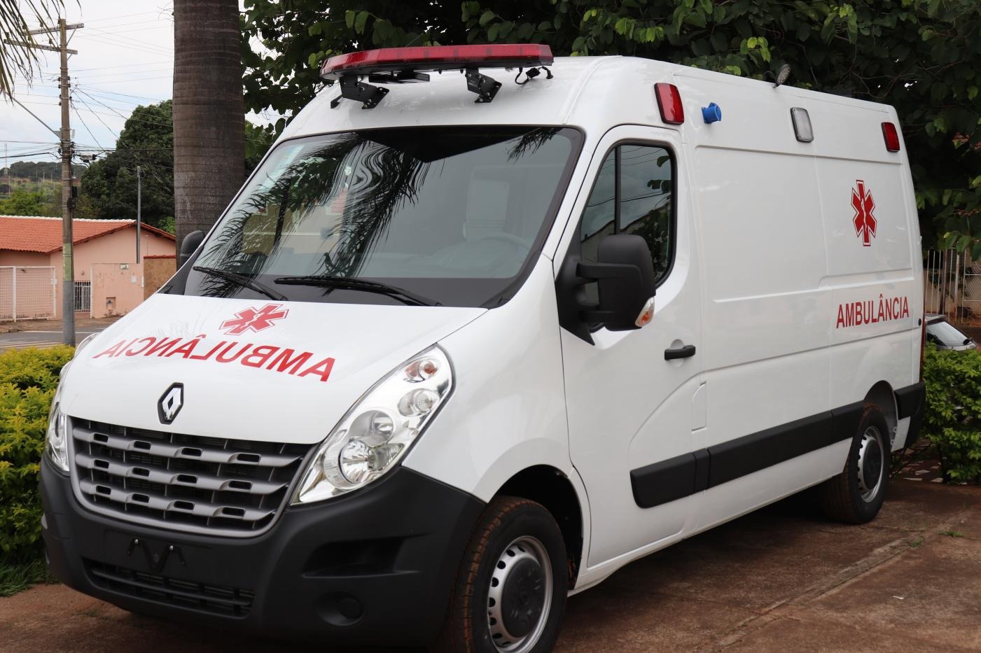PRESIDENTE OLEGÁRIO ADQUIRE NOVA AMBULÂNCIA PARA REFORÇAR OS SERVIÇOS DO HOSPITAL MUNICIPAL