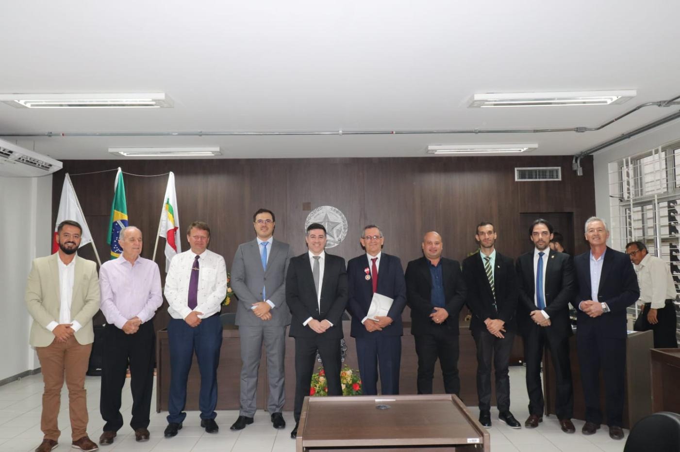 EX-PREFEITO RECEBE MEDALHA DESEMBARGADOR HÉLIO COSTA